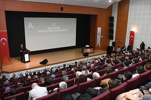 Adıyaman Üniversitesi 6 Şubat 2023 tarihinde meydana gelen depremde hayatını kaybedenler için anma töreni düzenlendi