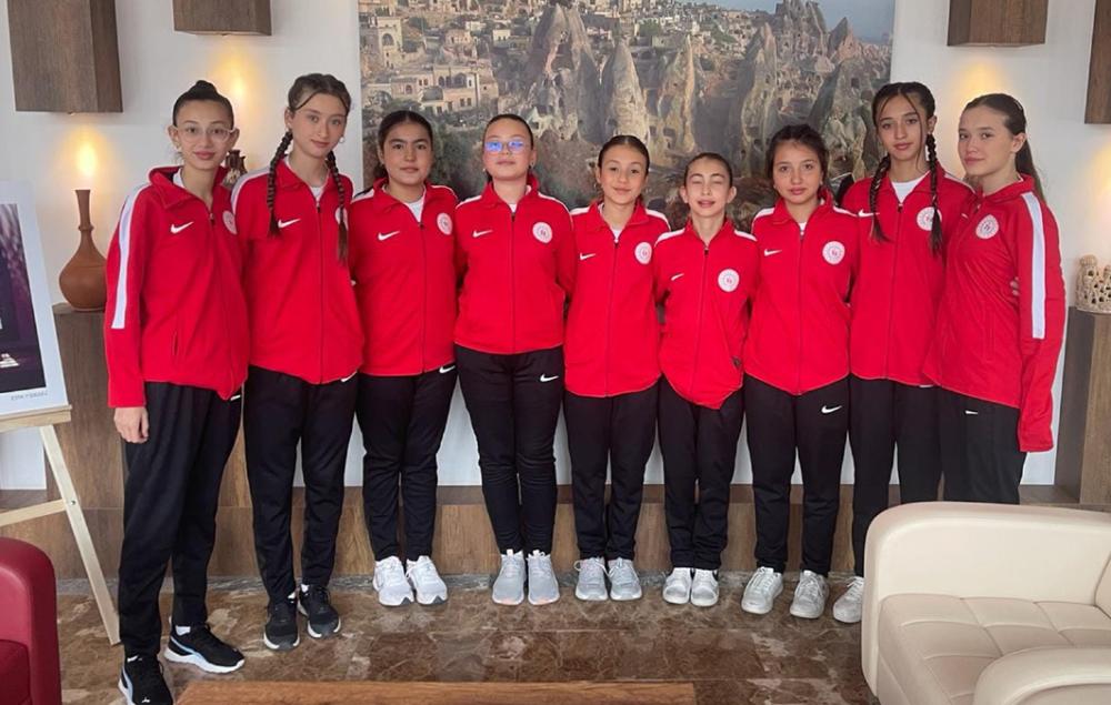 Gazi Gündüzalp Ortaokulu voleybol takımı Ankara İli 1.si oldu