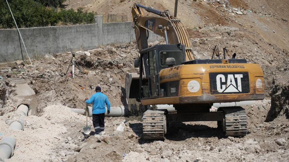 ADIYAMAN BELEDİYESİ'NDEN ALTYAPI ATAĞI: DEPREM SONRASI HASARLI BÖLGELERDE YENİLEME ÇALIŞMALARI BAŞLADI.