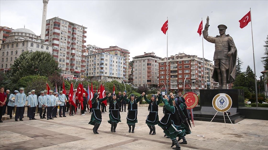 RİZE'DE ATATÜRK'ÜN GELİŞİNİN 100. YIL DÖNÜMÜ COŞKUYLA KUTLANDI