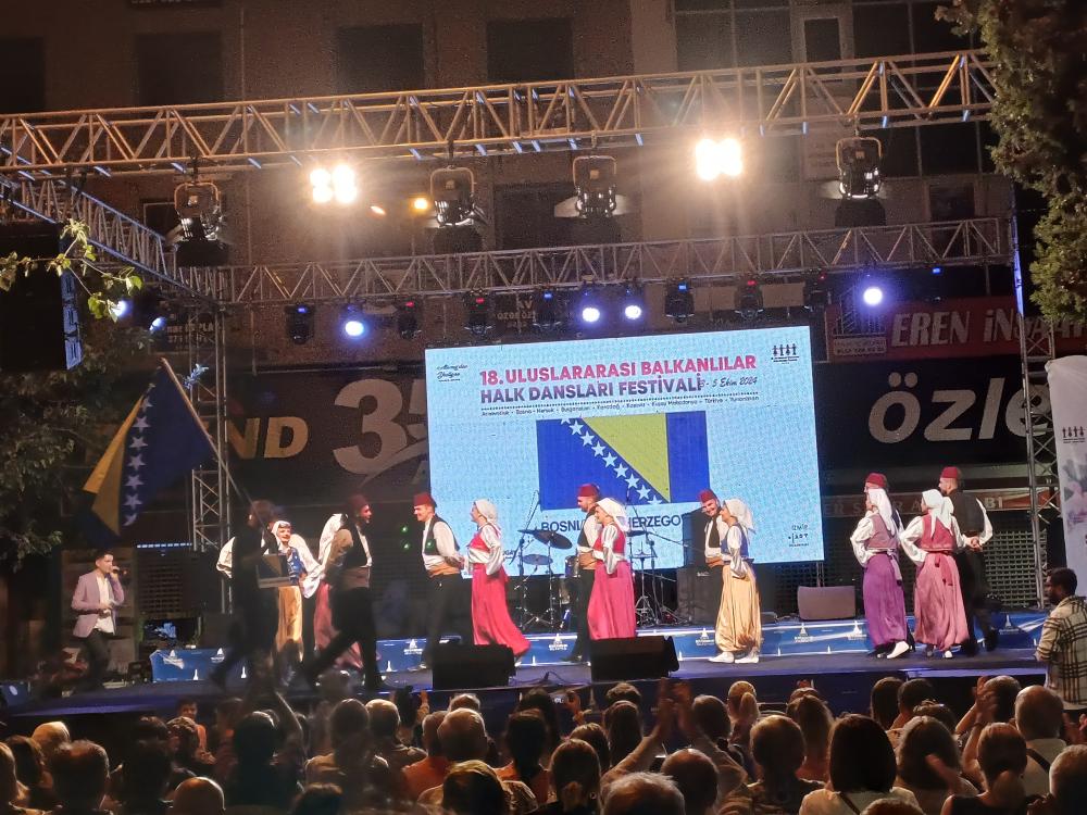 ÇİĞLİ’DE 18. ULUSLARARASI BALKANLAR HALK DANSLARI FESTİVALİ COŞKUYLA KUTLANDI