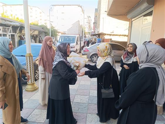 HAKKARİ’NİN İLK KADIN MÜFTÜ YARDIMCISI BEYHAN GÖRENER GÖREVE BAŞLADI