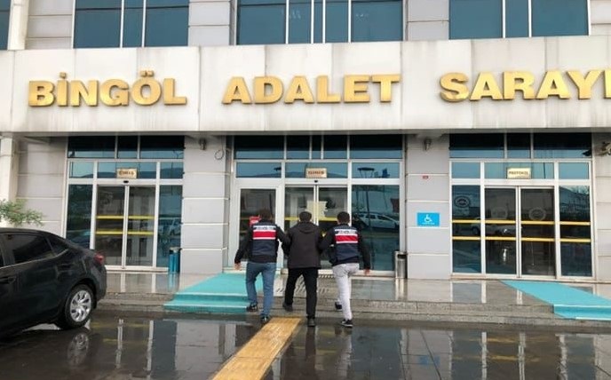 BİNGÖL’DE HIRSIZLIK VE DOLANDIRICILIK SUÇUNDAN ARANAN 3 ŞÜPHELİ YAKALANDI