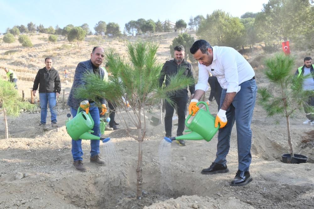 ÇİĞLİ BELEDİYESİ’NDEN AĞAÇLANDIRMA GÜNÜ'NDE 500 FİDAN DİKİMİ