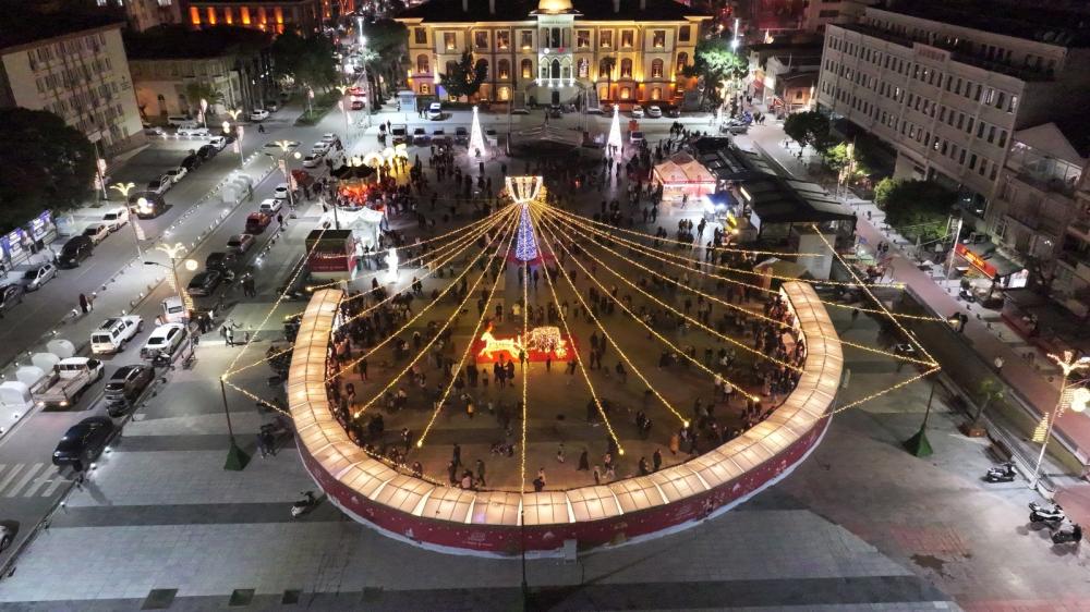 Büyükşehir Manisa’yı Yeni Yıla Hazırladı: Caddeler Işıl Işıl Parlıyor