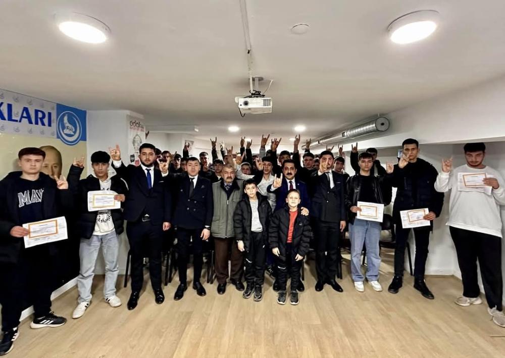 ÜLKÜ OCAKLARI, KIZILELMA PROGRAMI İLE GENÇLERE TARİH BİLİNCİ AŞILIYOR