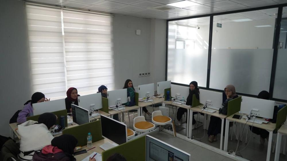 DEPREM SONRASI EĞİTİM DESTEĞİ: AKEM’DE SÖMESTİR YOĞUNLUĞU