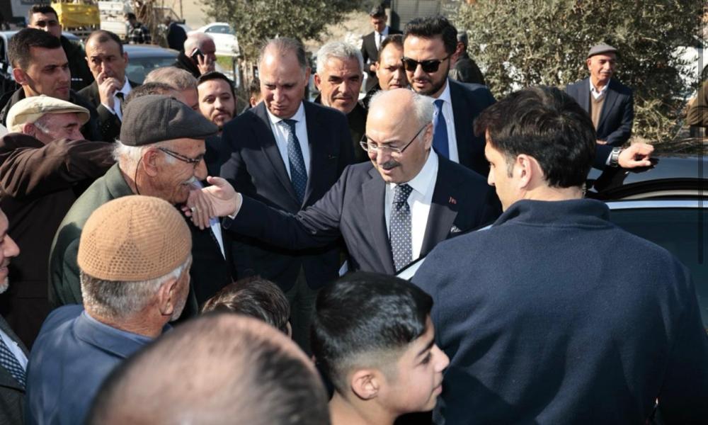 VALİ KÖŞGER, CUMA NAMAZI SONRASI VATANDAŞLARLA BULUŞTU