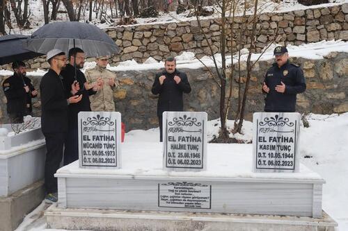 KAYMAKAM  KUMCU, DEPREMDE HAYATINI KAYBEDEN HEMŞEHRİLERİNİ ANDI