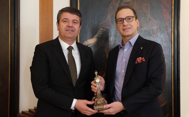 KOÇ HOLDİNG’TEN ADIYAMAN’A ANLAMLI DESTEK: ATATÜRK KÜTÜPHANESİ GELİYOR