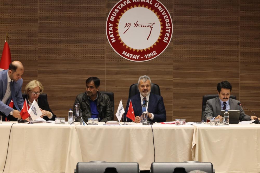 HATAY BÜYÜKŞEHİR MECLİSİ’NDEN BAKAN KURUM’A FAHRİ HEMŞEHRİLİK UNVANI