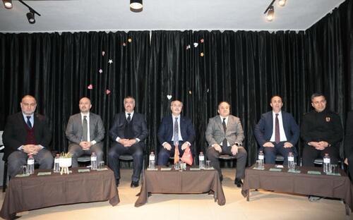 VALİ KÖŞGER 5 OCAK ANADOLU LİSESİ’NDE RESİM SERGİSİNİ GEZDİ