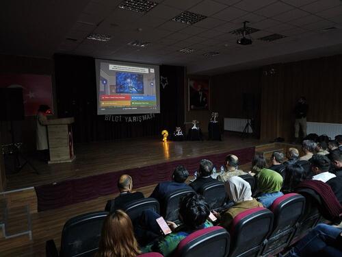 ÇUKURCA’DA “SINIRDAN SINIRLARIN ÖTESİNE” PROJESİ KAPSAMINDA BİLGİ YARIŞMASI DÜZENLENDİ