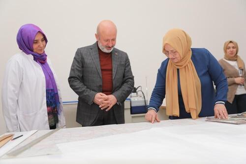 KOCASİNAN AKADEMİ İLE KADINLAR HEM ÜRETİYOR HEM KAZANIYOR!