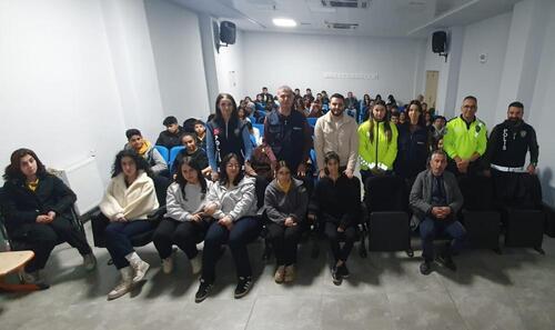 OSMANİYE EMNİYETİ’NDEN ÖĞRENCİLERE GÜVENLİ İNTERNET KULLANIMI EĞİTİMİ