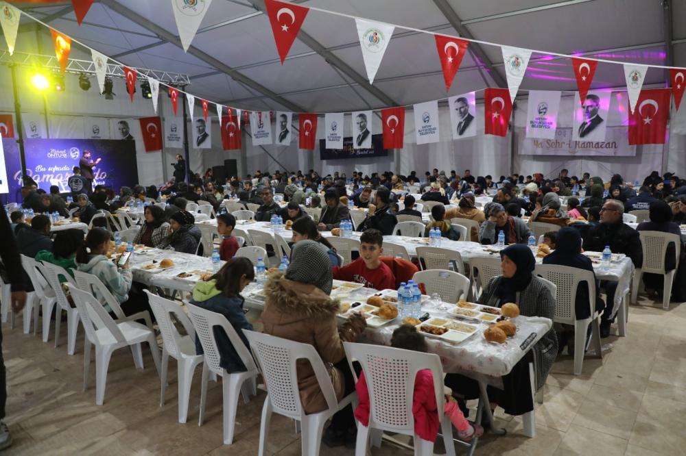 HATAY BÜYÜKŞEHİR BELEDİYESİ’NİN İFTAR SOFRASI REYHANLI’DA KURULDU
