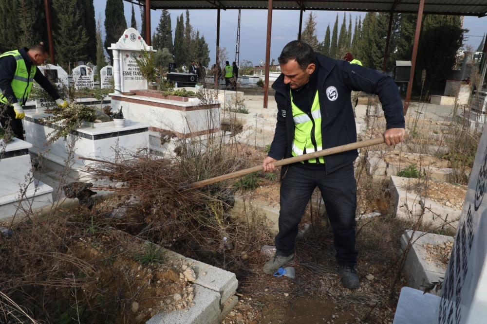HATAY’DA 15 İLÇEDE MEZARLIKLARDA BAKIM VE TEMİZLİK SEFERBERLİĞİ