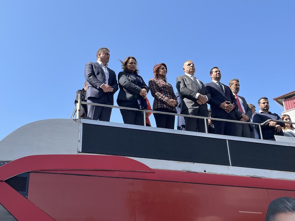 SAMANDAĞ’DA “SURİYE’DEKİ KATLİAMLARA DUR DE” MİTİNGİ: KİLOMETRELERCE UZANAN İNSAN ZİNCİRİ