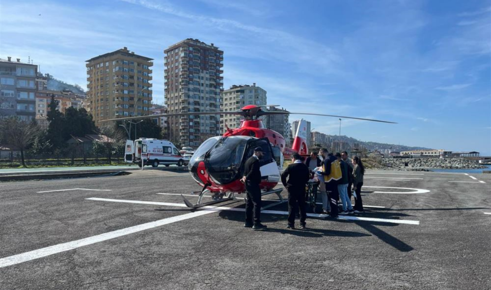 RİZE’DE 4 AYLIK BEBEK İÇİN AMBULANS HELİKOPTER HAVALANDI