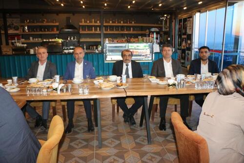 ADIYAMAN’DA GAZETECİLER VE PROTOKOL ÜYELERİ İFTARDA BİR ARAYA GELDİ