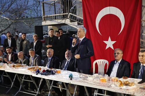 İÇİŞLERİ BAKANI ALİ YERLİKAYA ADANA’DA VATANDAŞLARLA BULUŞTU