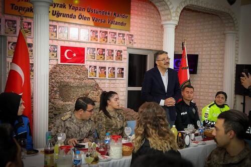 HAKKARİ’DE İFTAR BULUŞMASI: GÜVENLİK GÜÇLERİNE MİNNET MESAJI