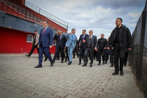 BAKANLAR HAKKARİ’DE: YÜKSEKOVASPOR’UN ŞAMPİYONLUĞU COŞKUYLA KUTLANDI