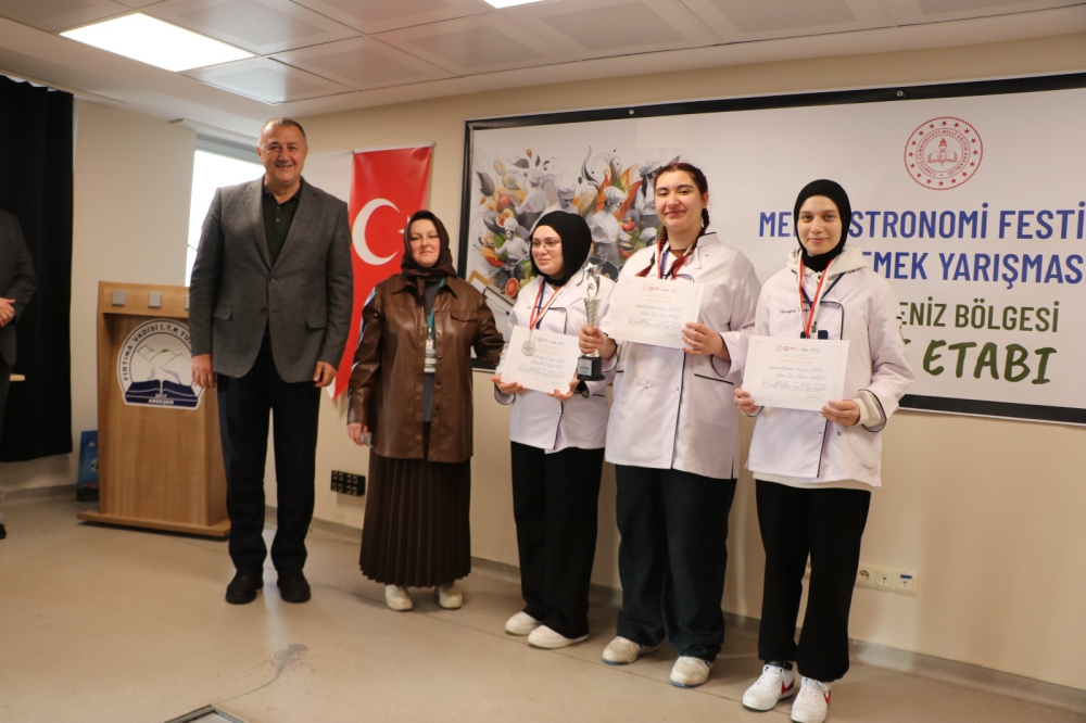 ARDEŞEN’DE ULUSLARARASI AŞÇILIK YARIŞMASI BÜYÜK İLGİ GÖRDÜ