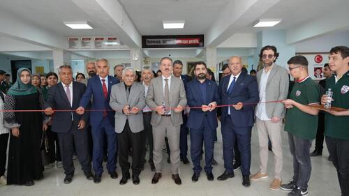 ADIYAMAN'DA ÖĞRENCİLERDEN GÖZ KAMAŞTIRAN CAM BASKI SERGİSİ