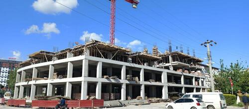 MENEMEN'DE İMAR İDDİALARI: DOĞANLAR İNŞAAT PROJELERİ MERCEK ALTINDA