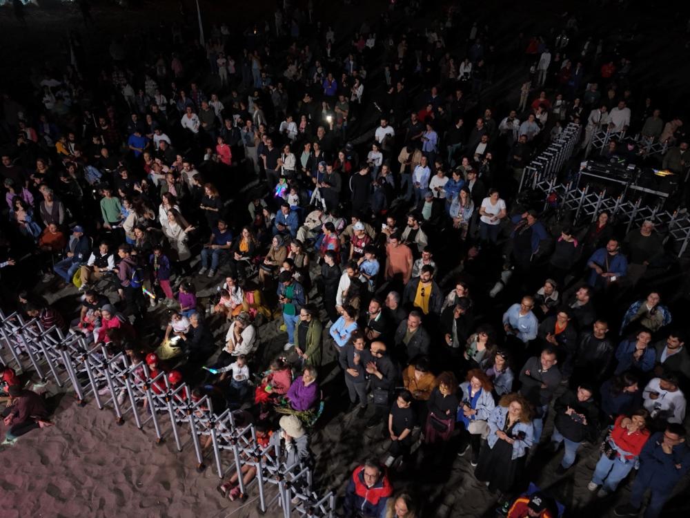 SAMANDAĞ'DA HIDIRELLEZ COŞKUSU BALKAN EZGİLERİYLE TAÇLANDI: BARCELONA GİPSY BALKAN ORKESTRASI BÜYÜLEDİ