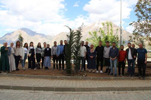 HAKKARİ YURTLARI, FİDANLARLA HEM DOĞAYA HEM GELECEĞE UMUT OLDU