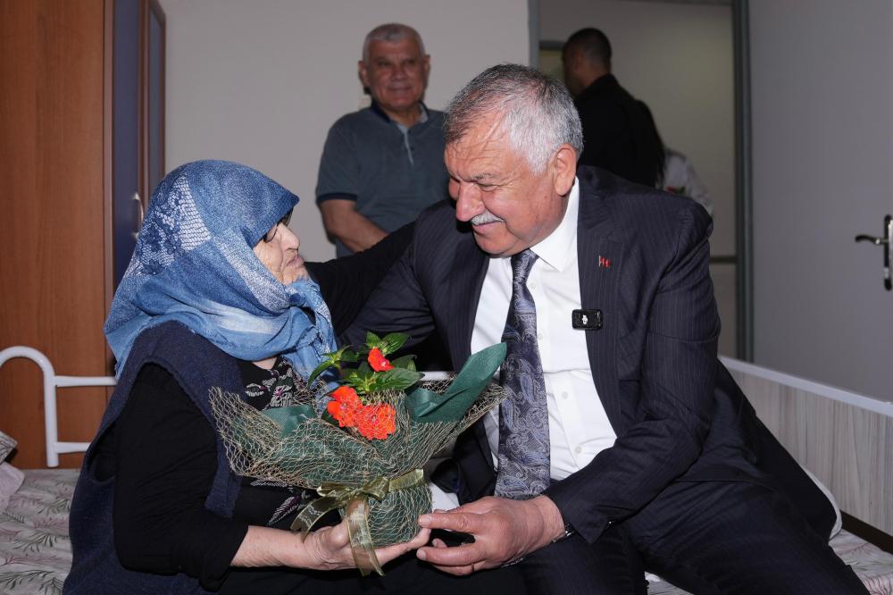 TBB BAŞKAN VEKİLİ KARALAR'DAN ANNELER GÜNÜ'NDE HUZUREVİ ZİYARETİ