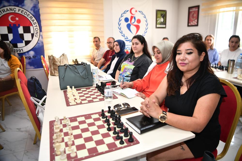 SATRANÇ YARDIMCI ANTRENÖRLÜK KURSU ÇUKUROVA'DA BAŞLADI