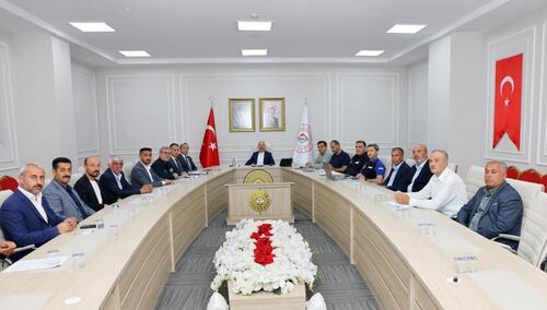 VALİ DR. OSMAN VAROL, MUHTARLARLA BULUŞTU: 