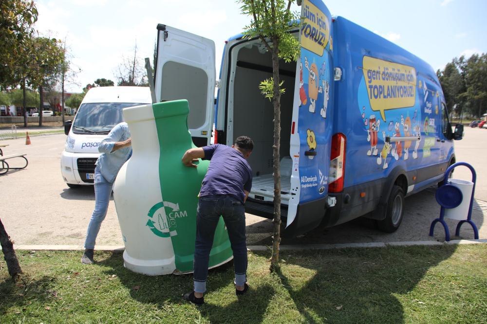 YÜREĞİR BELEDİYESİ'NDEN CAM ATIKLAR İÇİN GERİ DÖNÜŞÜM HAMLESİ