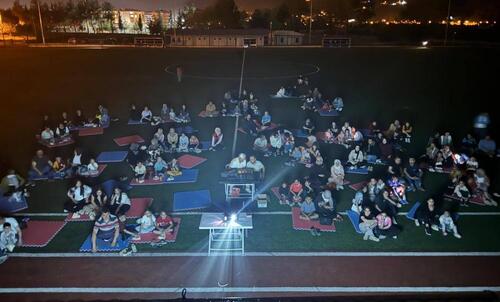 GÖLBAŞI'NDA GENÇLİK HAFTASI COŞKUSU: AÇIK HAVA SİNEMA KEYFİ