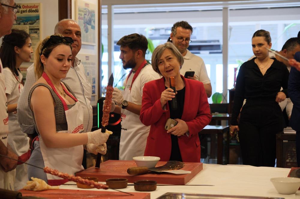 AZERBAYCANLI TURİZMCİLER ADANA'YA HAYRAN KALDI