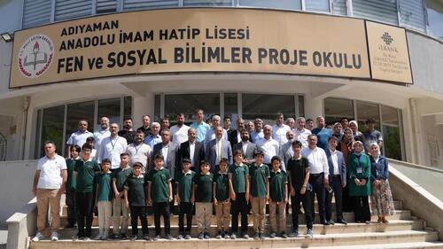 ADIYAMAN'DA BİLİM ŞÖLENİ: ÖĞRENCİLER PROJELERİNİ SERGİLEDİ