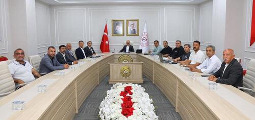 VALİ DR. OSMAN VAROL, KÖY MUHTARLARINI DİNLEDİ: “SORUNLARI BİRLİKTE ÇÖZECEĞİZ”