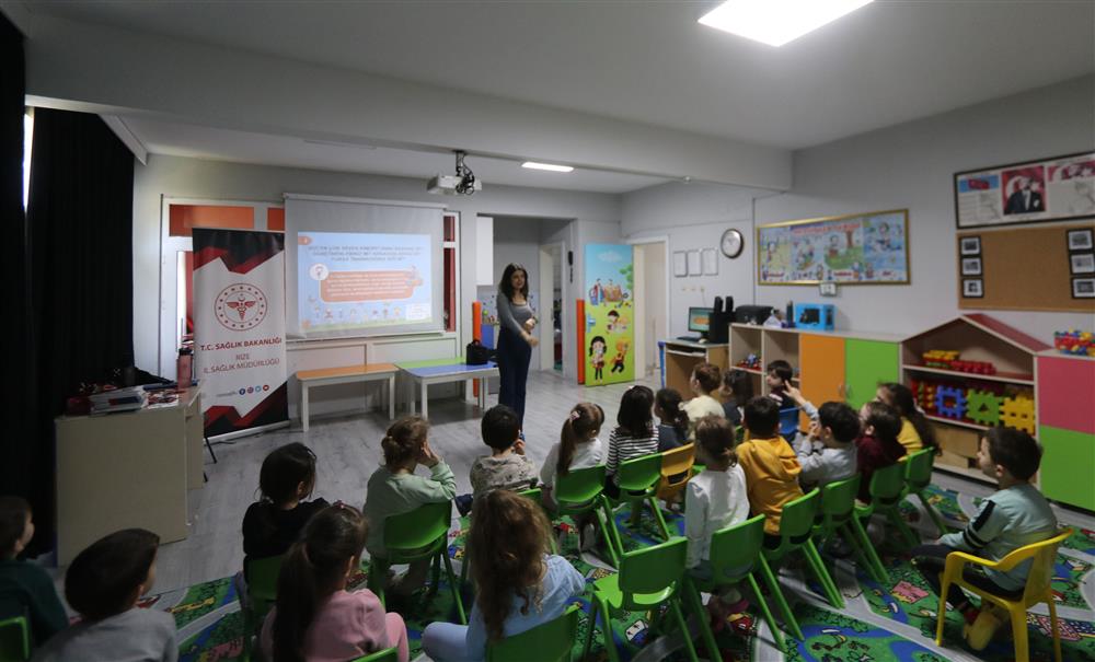 RİZE’DE GENÇLERE DİJİTAL DÜNYADA GÜVENLİ YOLCULUK EĞİTİMİ