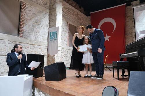 TURKUAZ SANAT FESTİVALİ’NDE MİNİK YÜREKLER BÜYÜK ESERLER İCRA ETTİ