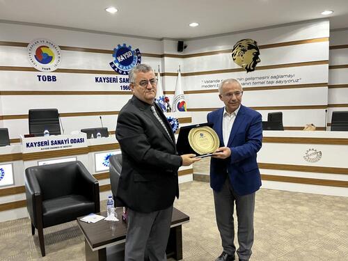 BÜYÜKŞEHİR’İN EKONOMİYE KATKILARI PANELDE PLAKETLE TAÇLANDIRILDI