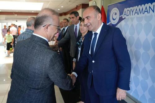 ADIYAMAN ÜNİVERSİTESİ’NDE BAYRAMLAŞMA TÖRENİ: REKTÖR PROF. DR. MEHMET KELEŞ PERSONELLE BİR ARAYA GELDİ