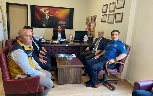 KAYMAKAM ÇAĞLAR PARTAL\'DAN BAYRAM MESAİSİ YAPAN PERSONELE ZİYARET