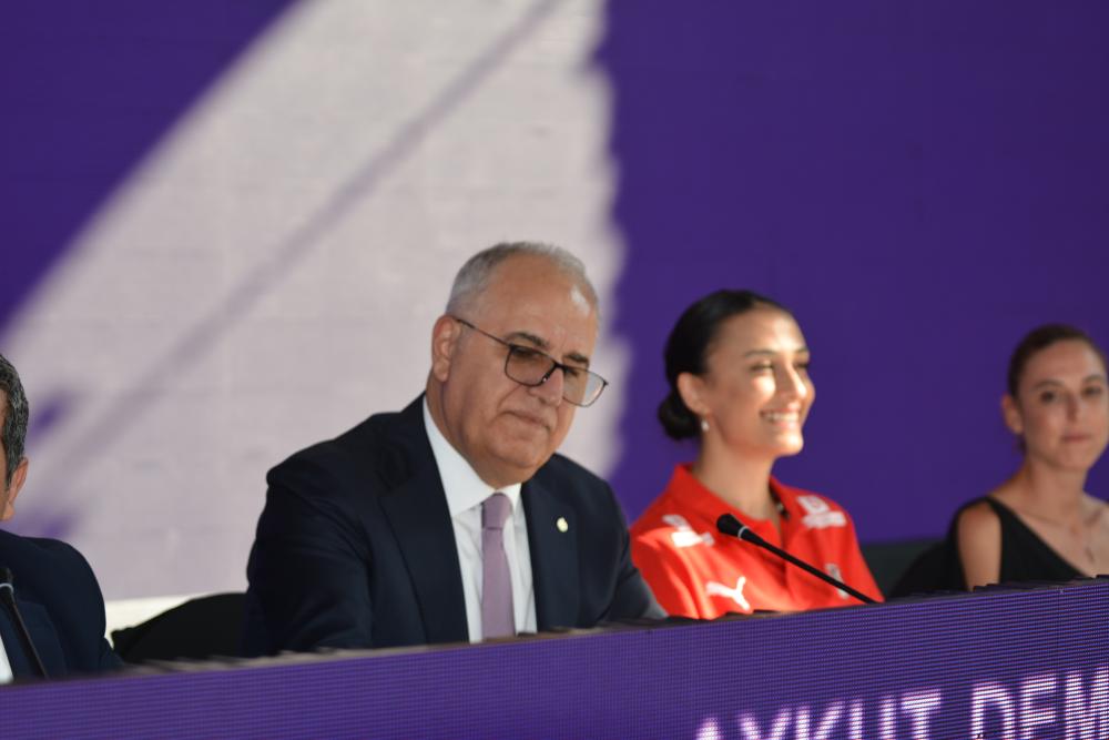 ALİ KOÇ BAYRAMLAŞMA PROGRAMINDA SERT KONUŞTU. BU KONUŞMANIN ARDINDAN TEPKİLER YÜKSELDİ.