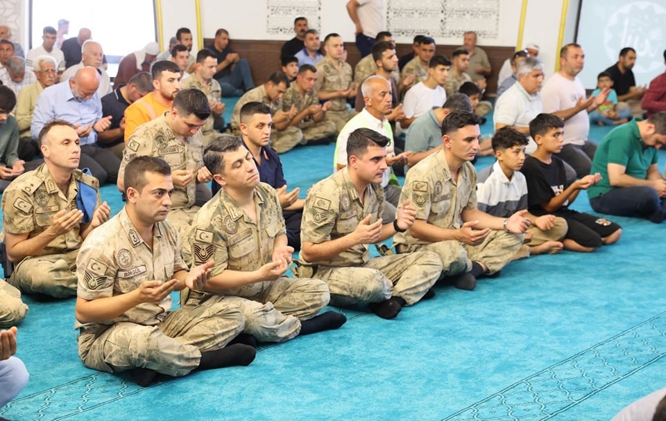 ADIYAMAN\'DA JANDARMA HAFTASI KAPSAMINDA ŞEHİTLER İÇİN MEVLİT PROGRAMI DÜZENLENDİ