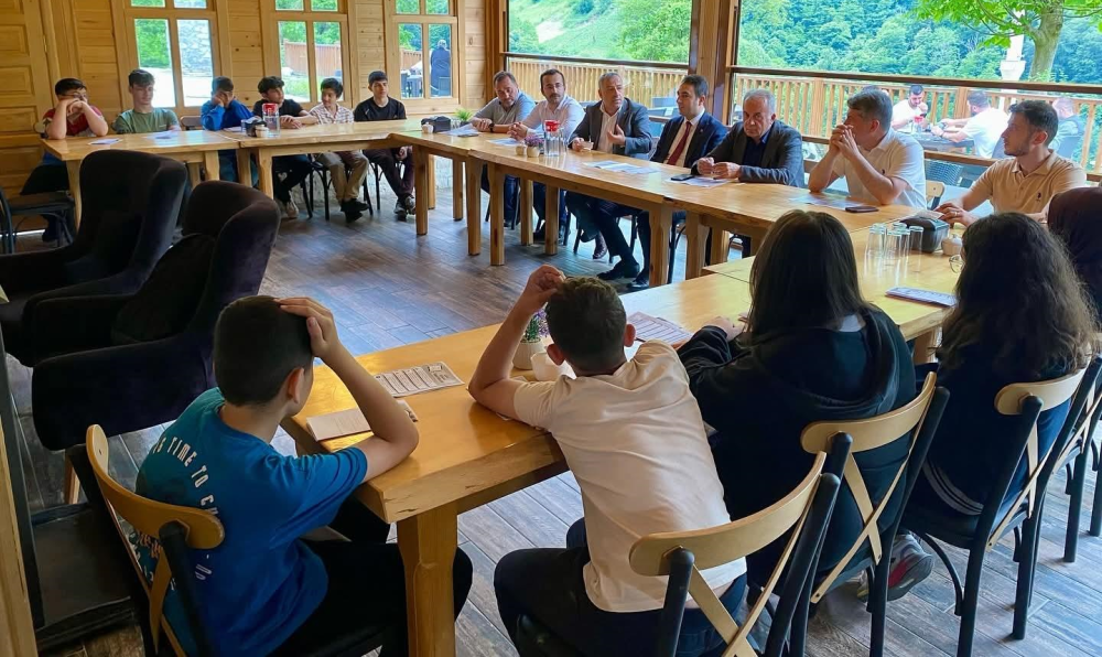 İKİZDERE\'DE LGS ÖNCESİ MORAL BULUŞMASI: KAYMAKAM ÖĞRENCİLERLE BİR ARAYA GELDİ