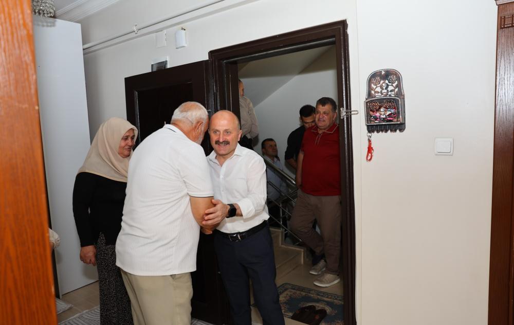 VALİ VAROL’DAN ŞEHİT BABASINA ANLAMLI BABALAR GÜNÜ ZİYARETİ