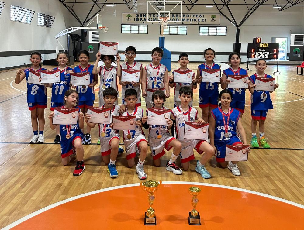 SANKO OKULLARI BASKETBOLDA ŞAMPİYON OLDU